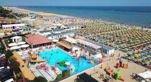 Bazén v ubytování Hotel Majorca nebo v jeho okolí