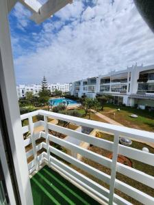 Sundlaugin á Melrose Beach - Apartment with a beach view eða í nágrenninu