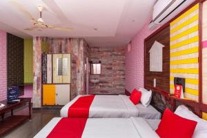 Postel nebo postele na pokoji v ubytování Gnanam Beach Residency