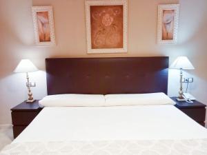 Postel nebo postele na pokoji v ubytování Hotel Sol Sanlúcar