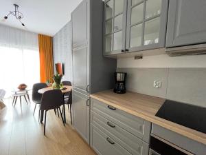 a kitchen with a table and a dining room at Apartament Starowiejska 54 in Gdańsk