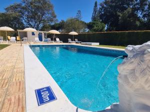 Swimmingpoolen hos eller tæt på Villa Azul - Clever Details, Luxury villa, private pool, access to a club with tennis court, playground, communal pools