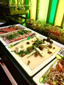 een tafel met meerdere borden voedsel erop bij Liebeskind Boutique Hotel in Krakau