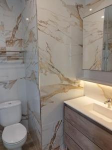 Ένα μπάνιο στο Modern luxury villa Paradise +22 φωτογραφίες