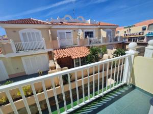 una vista desde el balcón de una casa en We Fuerteventura, en Caleta de Fuste