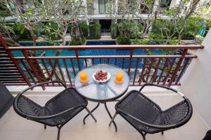 Balcone o terrazza di The Title Rawai West Wing Pool View Suite