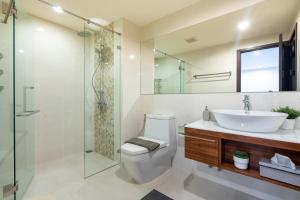 Bagno di The Title Rawai West Wing Pool View Suite