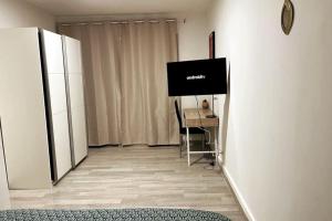 Televízia a/alebo spoločenská miestnosť v ubytovaní LeRelaisdOdile * Grand T3 * Hyper Centre