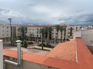 a view of a building with palm trees and buildings at PISO CENTRICO EN BENICARLO 2 in Benicarló