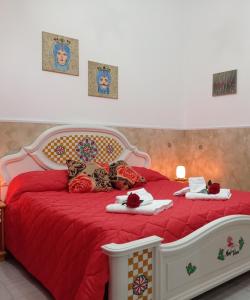 A bed or beds in a room at Mary Home - Casa Vacanza Taormina