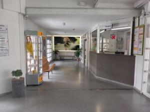 an empty hallway of a store with a waiting room at La Seu d'Urgell Xanascat in La Seu d'Urgell