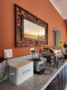 Φωτογραφία από το άλμπουμ του SOUTHY INN BY THE LAKE σε Benoni +97 φωτογραφίες