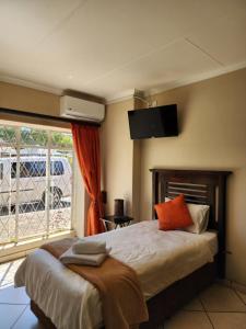 Ένα ή περισσότερα κρεβάτια σε δωμάτιο στο SOUTHY INN BY THE LAKE