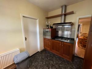 a kitchen with a stove and a stove top oven at No 1 City Centre Location in Dublin