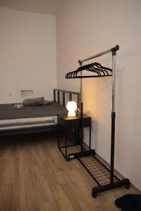 a room with a bed and a lamp on a table at Soho in Vrnjačka Banja