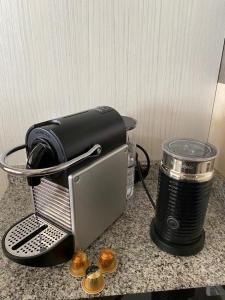 a toaster sitting on a counter next to a blender at Calpe Mar y Playa in Calpe