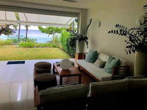Χώρος καθιστικού στο Beachfront Apartment