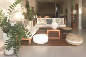 Χώρος καθιστικού στο Beachfront Apartment