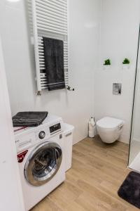 a washing machine in a bathroom with a toilet at Apartament Lubartowska in Lublin