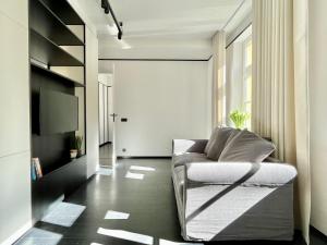 a living room with a couch and a television at Apartamenty Małgorzaty Sobczak in Jelenia Góra