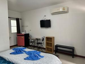 TV a/nebo společenská místnost v ubytování Kalae Resort