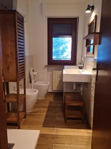 A bathroom at Appartamento con vista - nuova ristrutturazione Még 11 kép