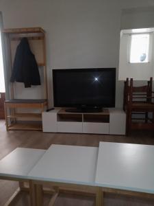 TV a/nebo společenská místnost v ubytování Gîte K&C Andance