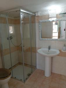 ガリポリにあるATTICO D'ANGIO'のバスルーム(シャワー、シンク付)