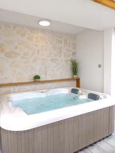 Fotografie z fotogalerie ubytování Tonina - house with terrace, jacuzzi, free parking ve Splitu