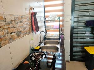 Posezení v ubytování Naira Homestay Kota Bharu ,Wakaf Che Yeh 4 Bilik 3 Aircond + 32 fotografií
