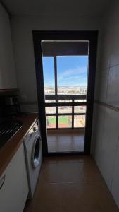Kuchnia lub aneks kuchenny w obiekcie Apartments Madrid Suite Aeropuerto, IFEMA
