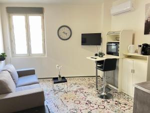 Kuchyňa alebo kuchynka v ubytovaní La Cachette de l'Horloge - AC CLIM - WIFI - 100m PALAIS DES PAPES