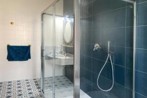 A bathroom at Casa Derosa in Sorrento Centro