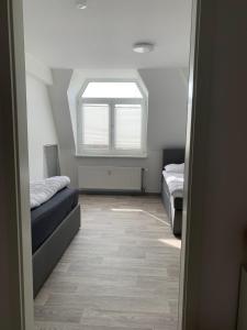 a bedroom with two beds and a window at Ferien- und Businessappartement am Lausitzring in Meuro
