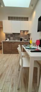 A kitchen or kitchenette at BARBARA Classy Apartment 101