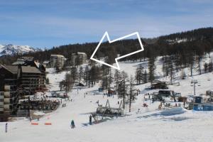 RISOUL 1850 - Appart' 4 personnes ski aux pieds v zime