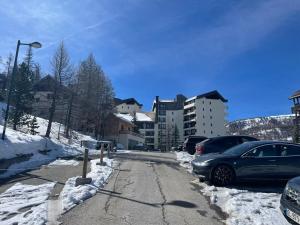 RISOUL 1850 - Appart' 4 personnes ski aux pieds v zime