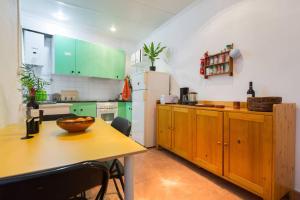 Kitchen o kitchenette sa Habitación en piso compartido