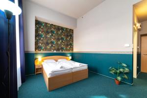 Ein Bett oder Betten in einem Zimmer der Unterkunft Gartner Hotel
