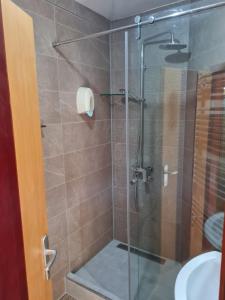 Kylpyhuone majoituspaikassa Vila Belilo