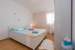 Postel nebo postele na pokoji v ubytování Apartment Kiara with Pool