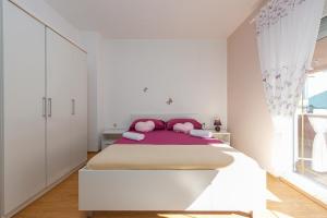 Postel nebo postele na pokoji v ubytování Apartment Kiara with Pool