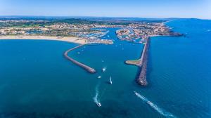 Fotografia z galérie ubytovania Duplex meublé avec terrasse dans résidence avec piscine v destinácii Cap d'Agde