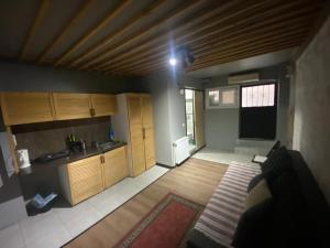 A kitchen or kitchenette at Mara Suite Taxim