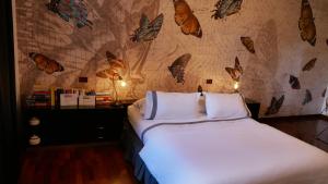 Postel nebo postele na pokoji v ubytování AN Deluxe Suites