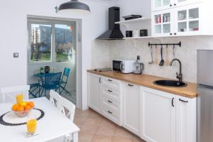 Kuchyňa alebo kuchynka v ubytovaní Blue Mile Apartman Split