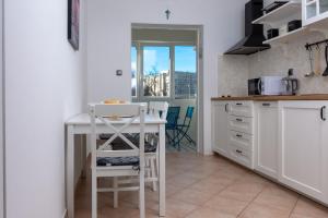 Kuchyňa alebo kuchynka v ubytovaní Blue Mile Apartman Split
