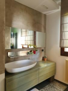 a bathroom with a large tub and a mirror at A CASA DI TERE in Medicina