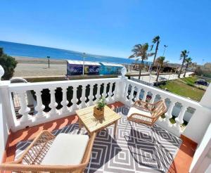 ระเบียงหรือลานระเบียงของ Caleta Beach House Villa Beatriz Sinese Design