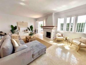 Zdjęcie z galerii obiektu Caleta Beach House Villa Beatriz Sinese Design w mieście Torre del Mar